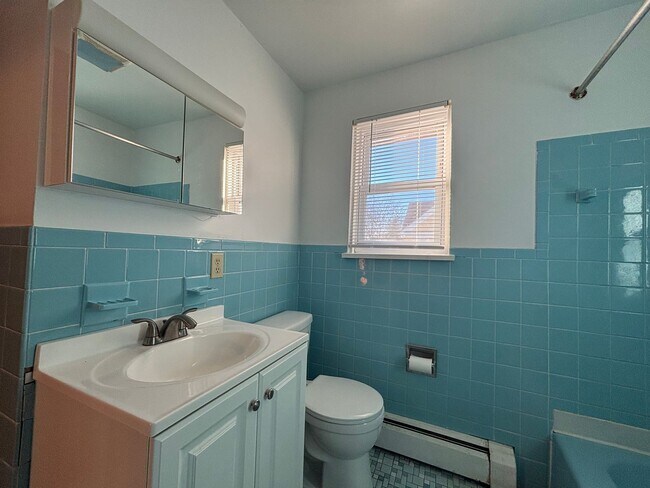 Building Photo - 226 E Chestnut St