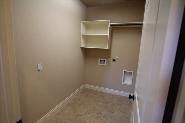 Building Photo - 1995 Biscayne Lake Dr