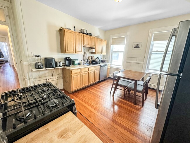 Building Photo - 52 Fayette St