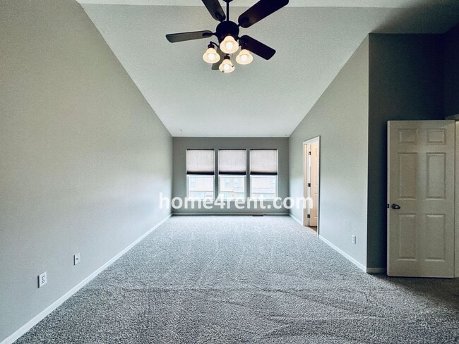 Building Photo - 8719 Dunraven St