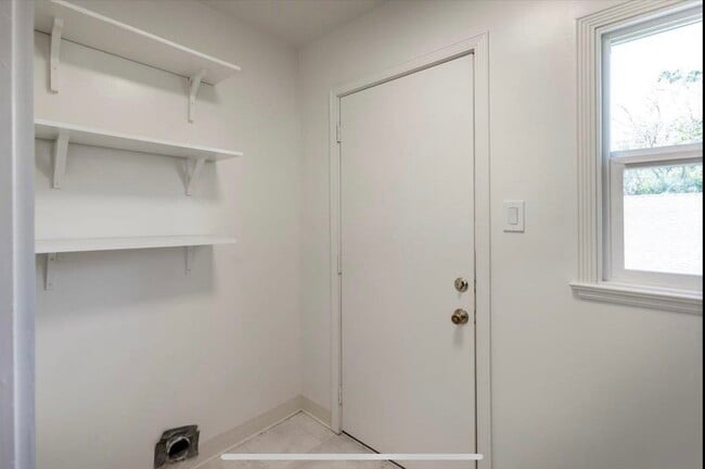 Building Photo - 911 Myrtle St