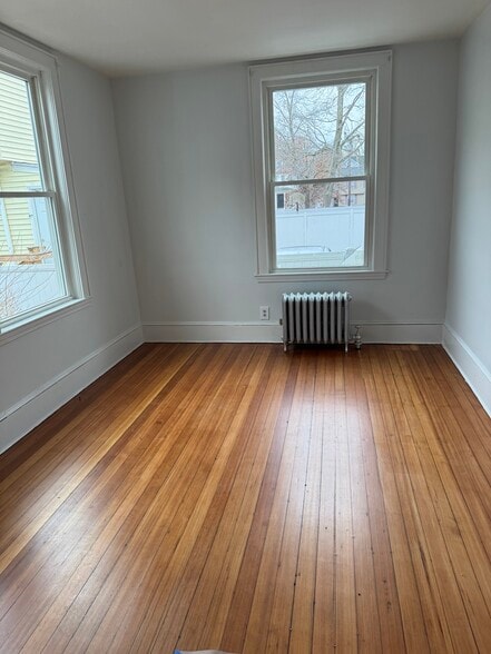 Building Photo - 25 Chestnut St