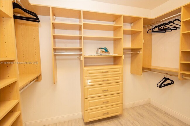 Building Photo - 413 Tamarind Dr