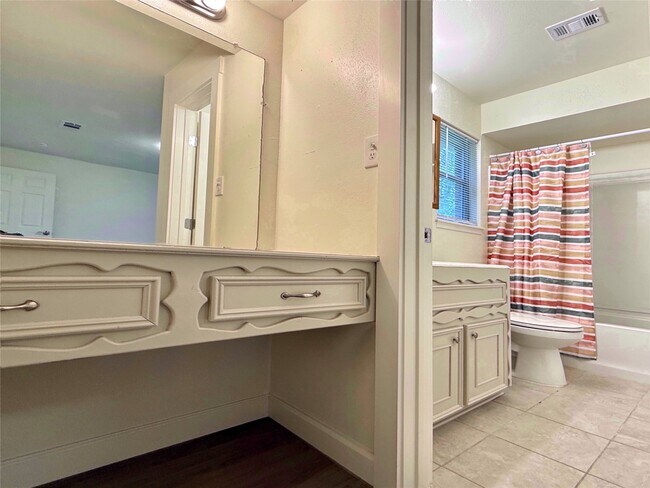 Building Photo - 2043 Cherry Laurel Dr