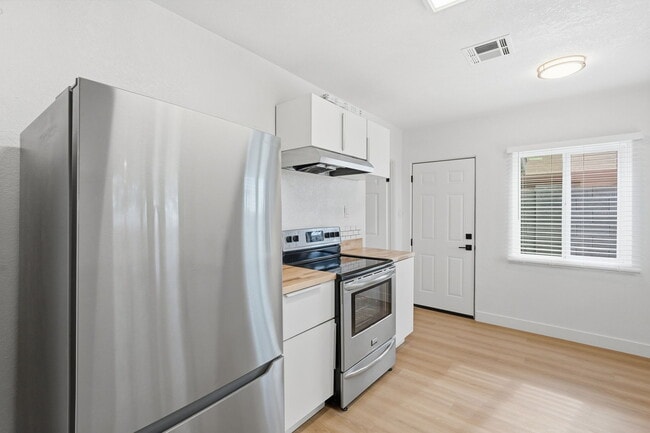 Building Photo - 433 N 14th St