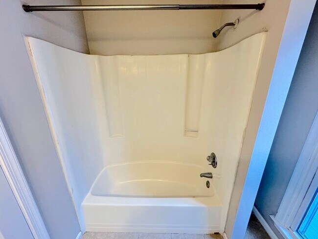 Building Photo - 1003 Green St