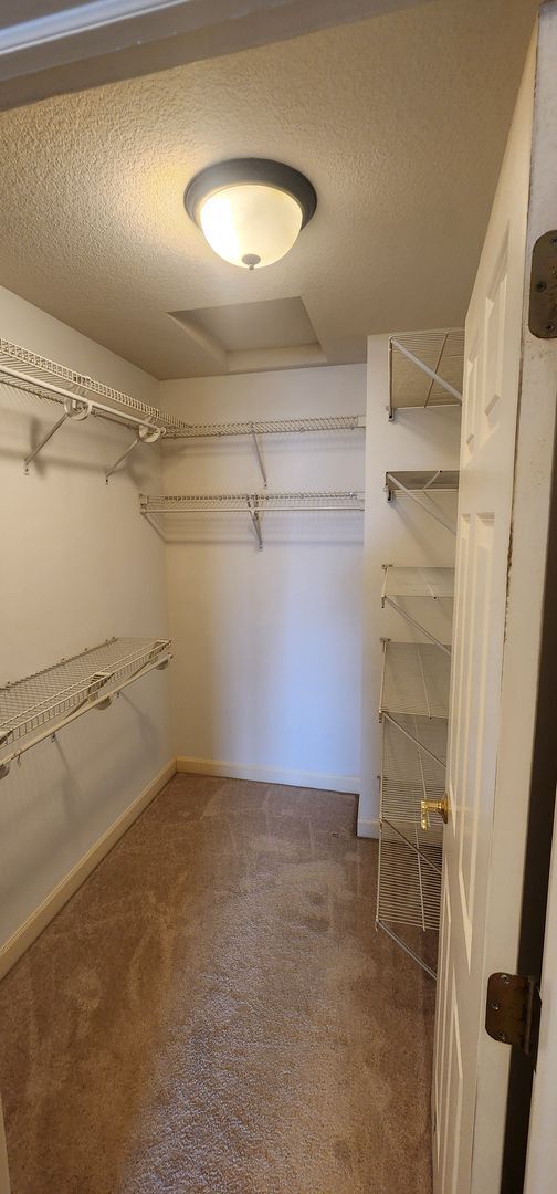 Building Photo - 2 Bed 2.5 Bath Townhome