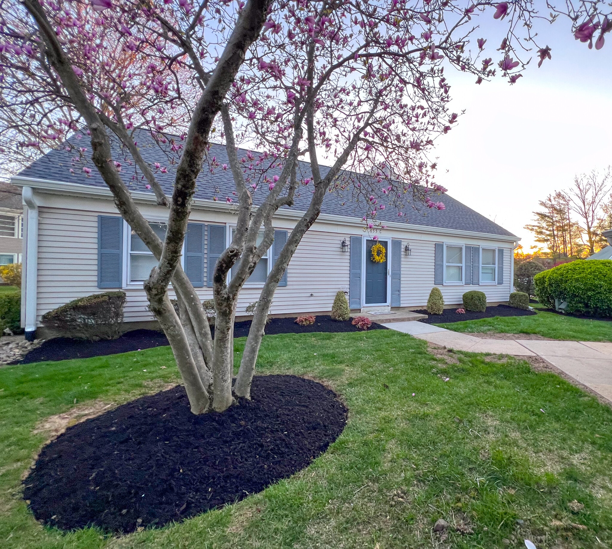 Building Photo - 655C Yale Way