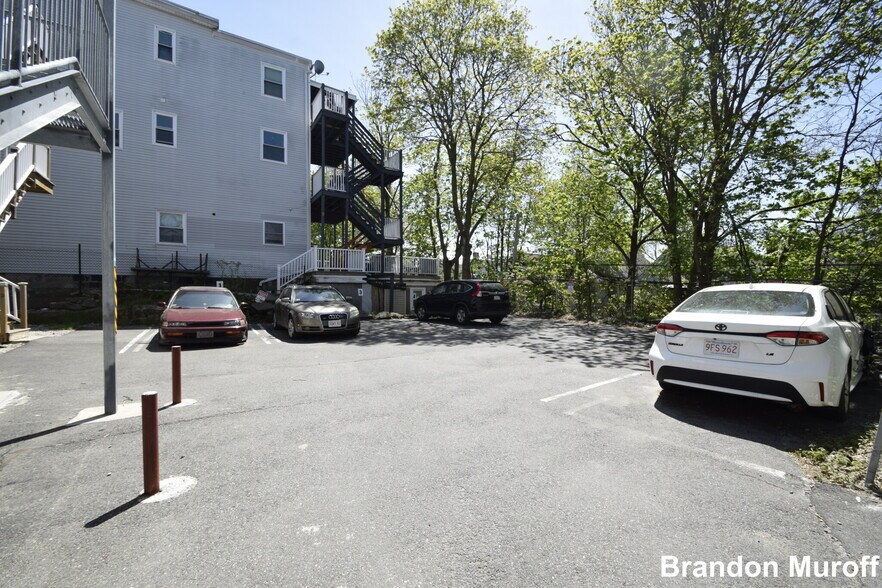 Building Photo - 15 Maywood St