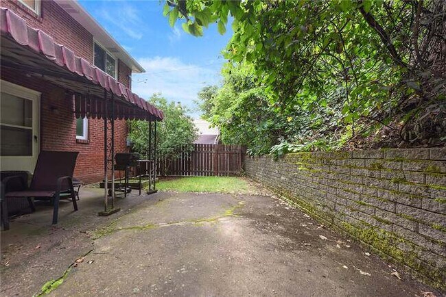 Building Photo - 3943 Boulevard Dr