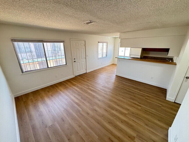 Building Photo - 3431 E Cheyenne Ave