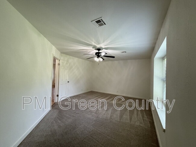 Building Photo - 1203 W Austin St