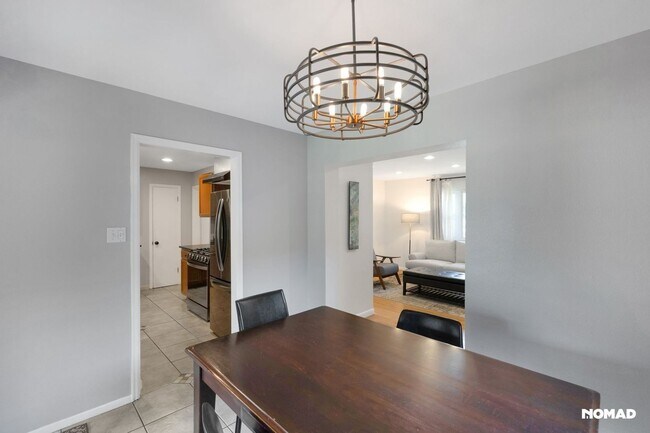 Building Photo - Spacious 4BR House in South Denver