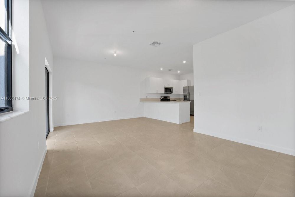 Building Photo - 250 SW 159th Ln