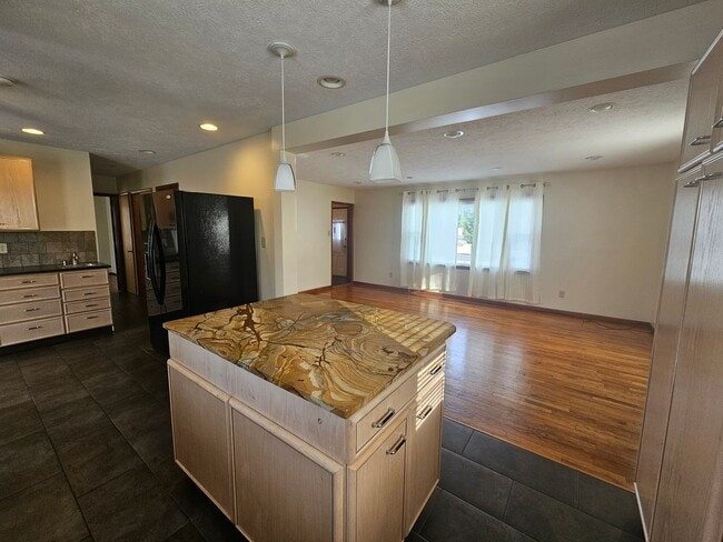 Building Photo - 120 Luther Ave