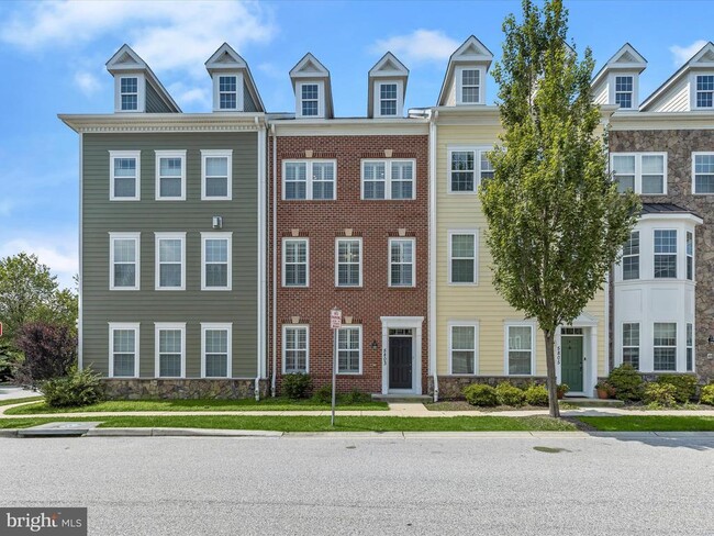 Building Photo - 5803 Lois Ln