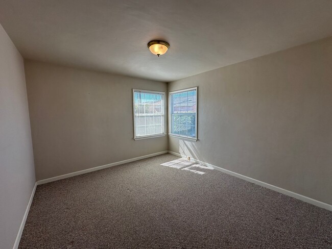 Building Photo - Spacious Two Bedroom Home In North Salinas