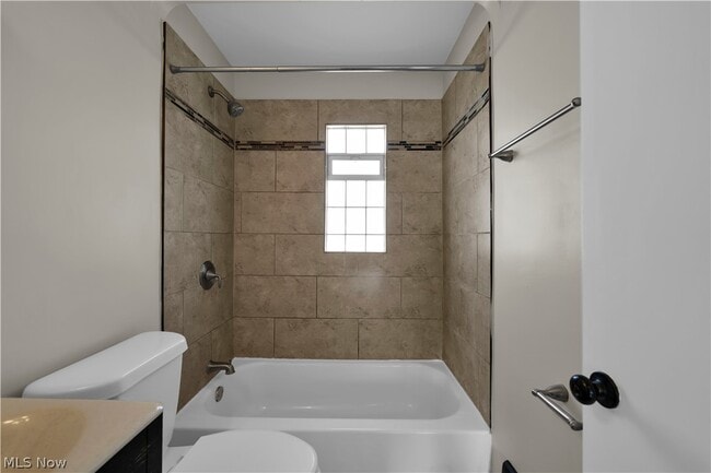 Building Photo - 15705 Maplewood Ave