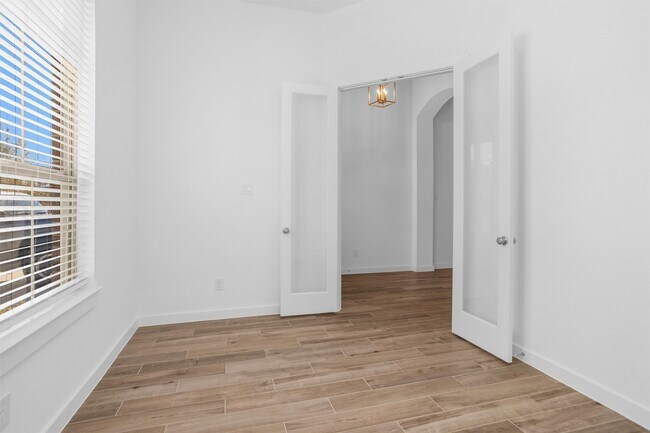 Building Photo - 256 Sky Top Dr