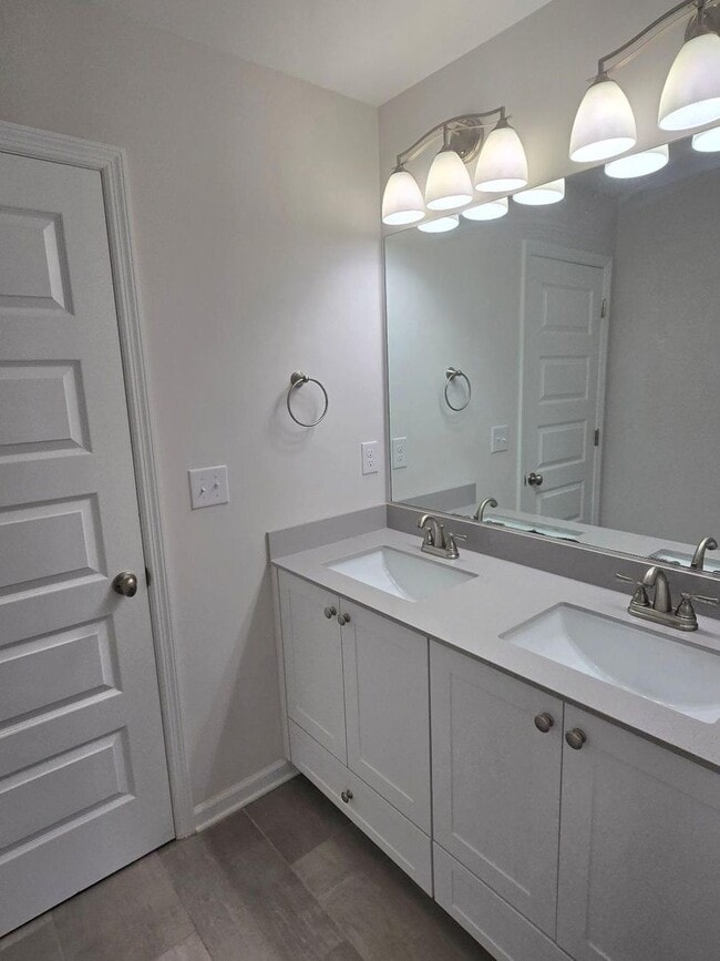 Building Photo - 733 Courtland Ln