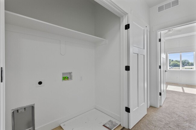 Building Photo - Modern Luxury Townhome in Prime Location –...