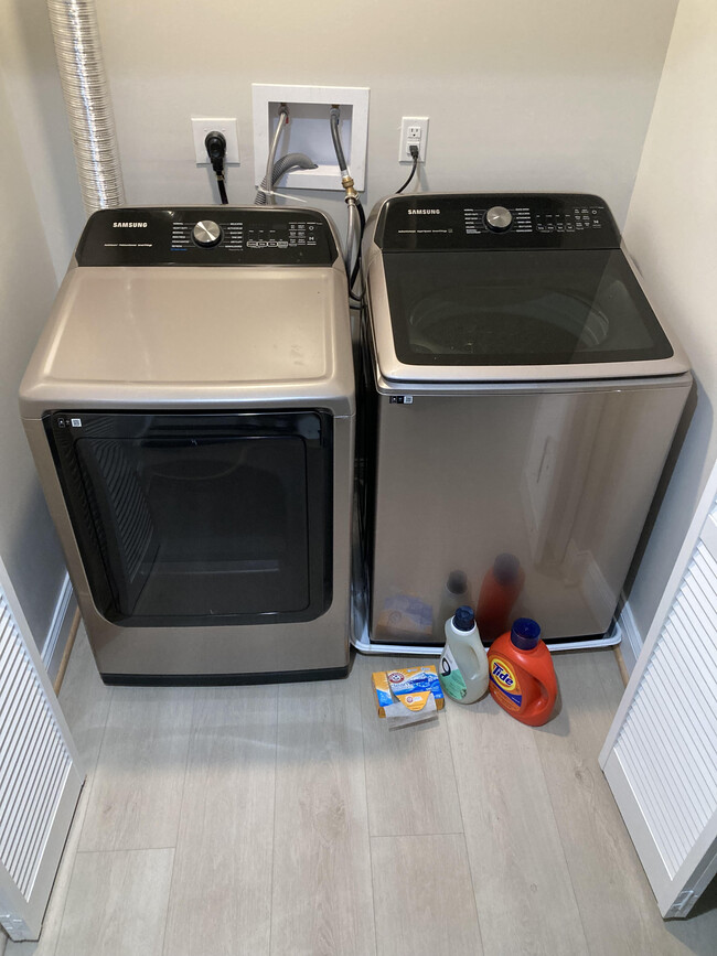 washer/dryer in basement - 2608 Loyola Northway