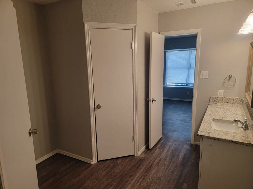 His/her closets in bathroom - 4122 Alaskian Sunrise