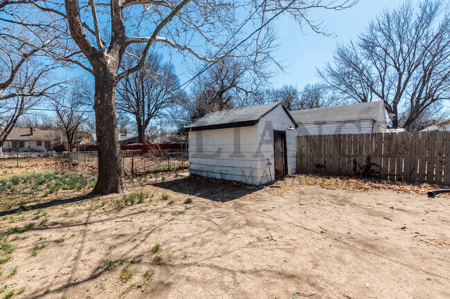 Building Photo - 1562 Floberta St