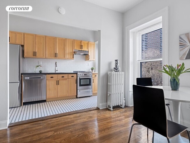 Building Photo - 302 Lafayette Ave