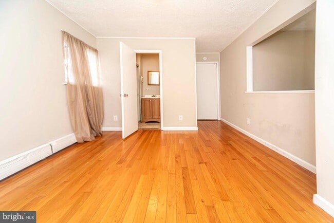 Building Photo - 30 Apple Ave