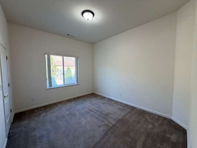 Building Photo - Spanish Springs 5bed/3bath - Move in Special now available!!