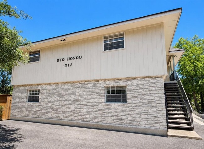 Building Photo - 312 E 43rd St