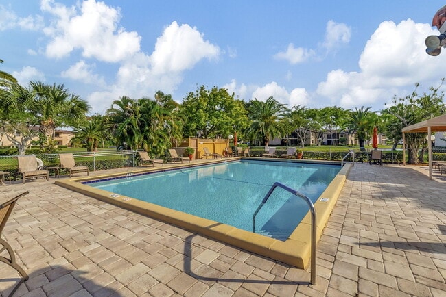 Building Photo - 9264 Vista Del Lago
