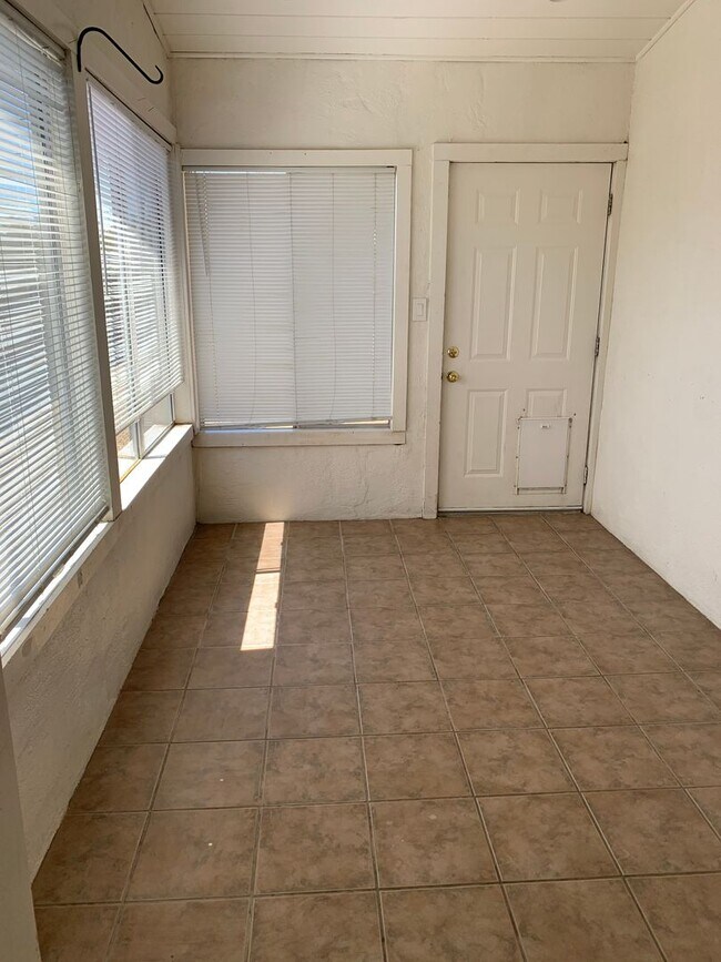 Building Photo - AVAILABLE NOW $200 off First Month Rent
