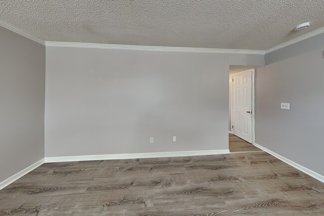 Building Photo - 2468 Hampstead Dr