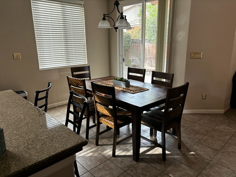 dining area - 5149 W Pianosa Ave