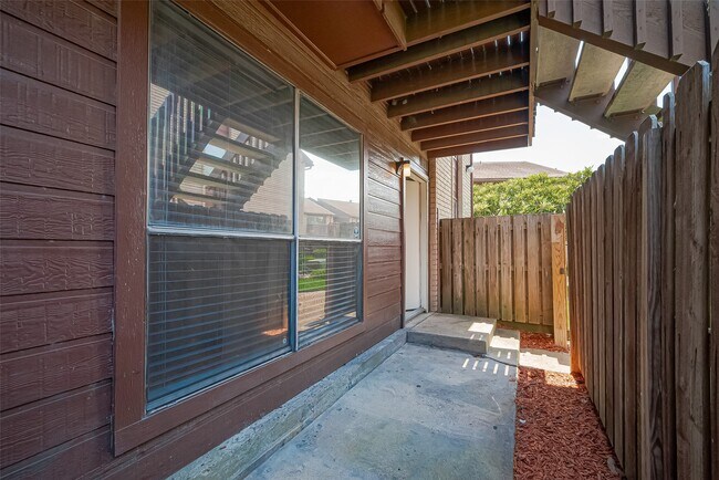Building Photo - 12905 Woodforest Blvd