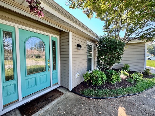 Building Photo - A Ranch Home In Great Neck!  Ready NOW!  P...