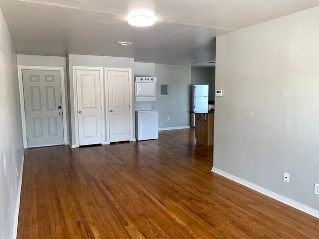 Building Photo - One Bedroom in Plaza District-$500 Off in ...