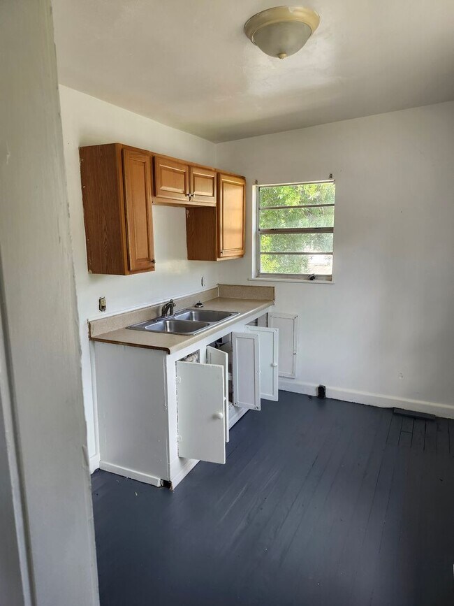 Building Photo - 715 Liberty St