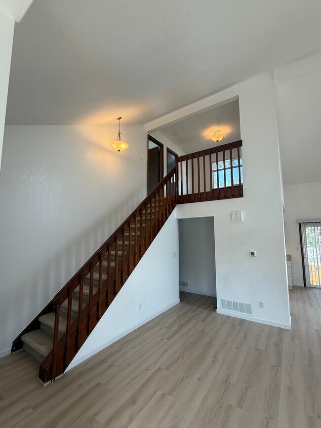 Building Photo - 2060 Yarrow St