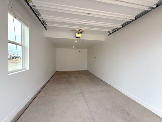 Building Photo - Desert Color Condo 2 bd, 2 bt, 1 Car Garage