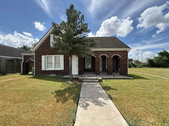 Building Photo - 2567 Rusk St