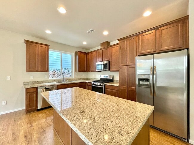 Building Photo - Modern 2017 Built Home in Silver Lake