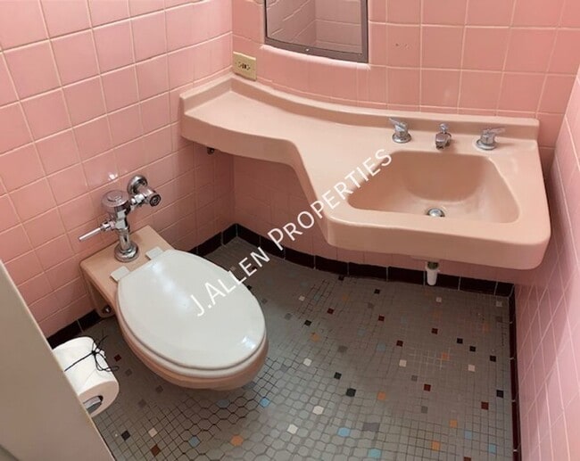 Building Photo - 313 N 12th St