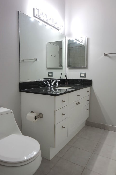 Building Photo - 512 N McClurg Ct