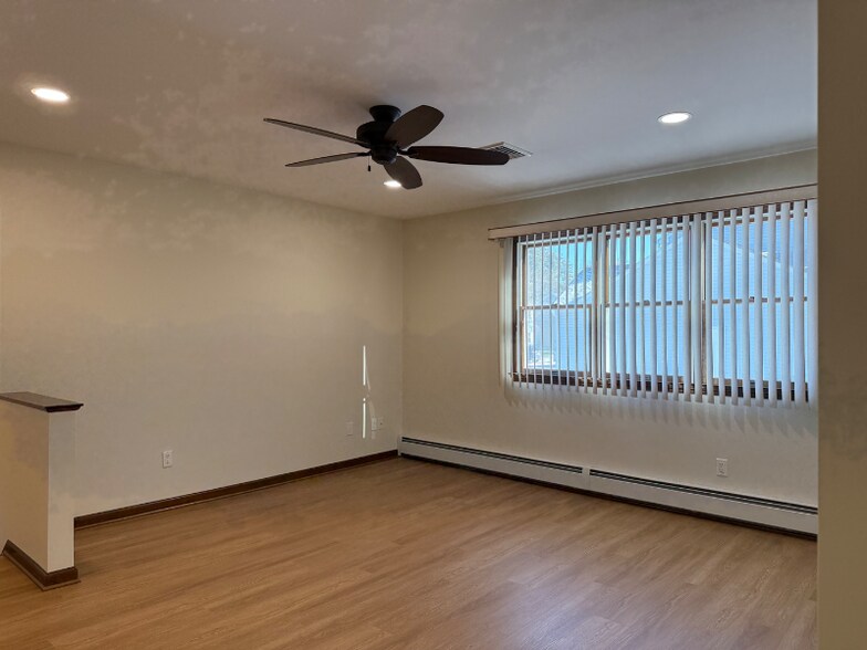 Building Photo - 520 3rd Ave