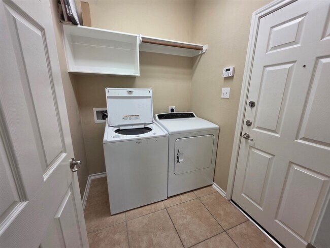 Building Photo - 2242 Waxwing Dr