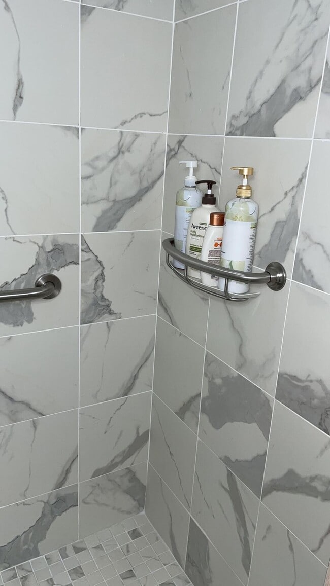 Building Photo - 2052 Cornwall C