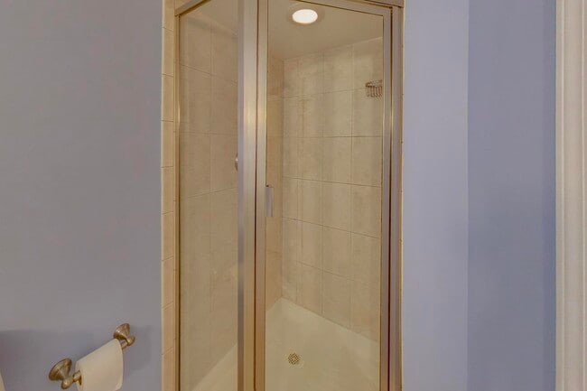 Building Photo - 3536 N Marshfield Ave